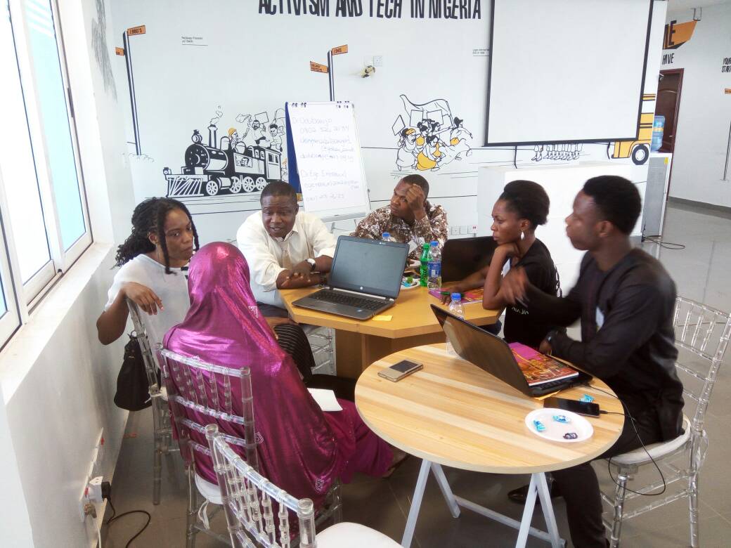 EROMOSELEJOHNA's tweet photo. Breakout Session on today's Workshop-Reporting on Migration and #Climate in Nigeria #RMCN #Journalist and Media Experts are brainstorming, Shaping Ideas and tackling challenges...#collaborations are sparking up.. https://t.co/bUkEB49uW7