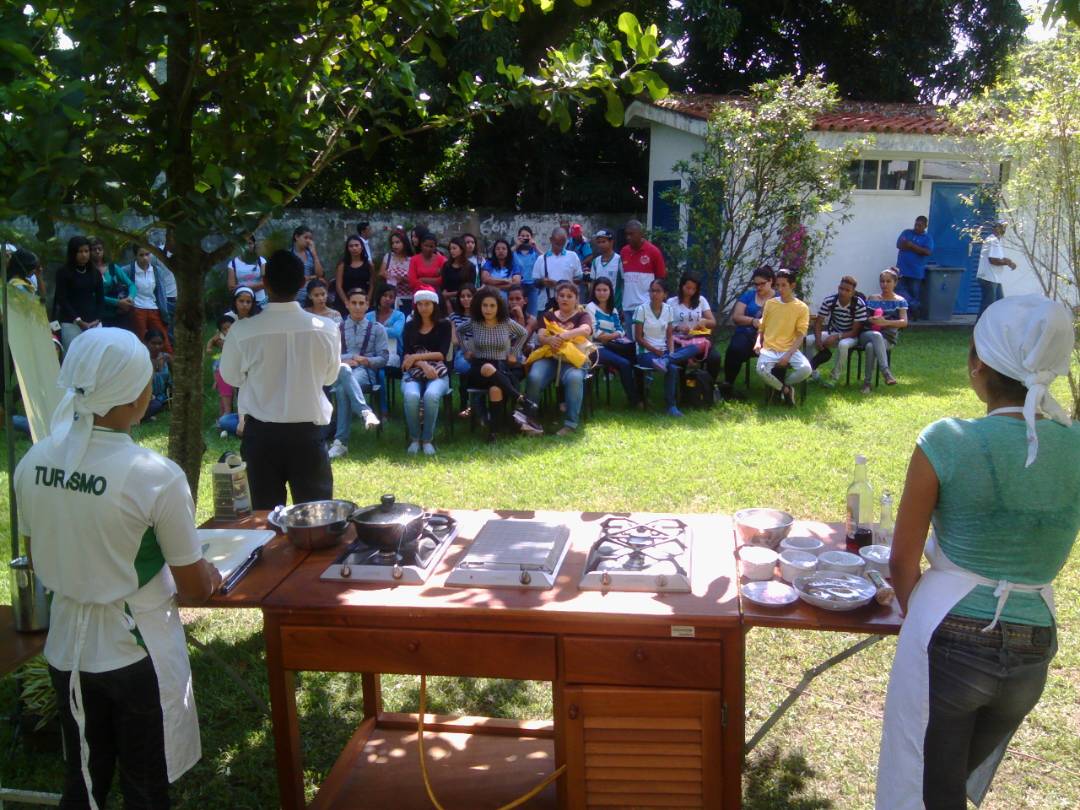 Cocina en Vivo en <a href="/uney_cehotur/">UNEY CEHOTUR</a> celebrando "Dia del Estudiante Universitario" <a href="/MedozaWullian/">Wullian Mendoza</a> <a href="/rosilfer/">Rodrigo Da silva fernandes</a> .<a href="/hugbelpsuv/">Hugbel Roa</a>