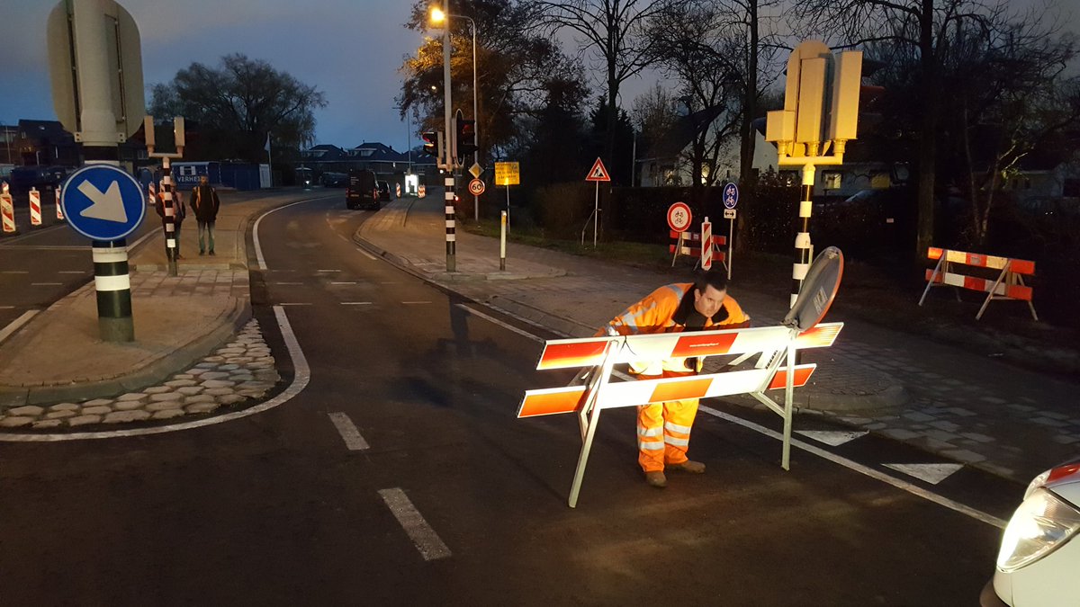 DennisvanSchie's tweet photo. Eindelijk... de Galgeweg is weer open! #Naaldwijk #N467 #Galgebrug https://t.co/DmJG2LT0iN