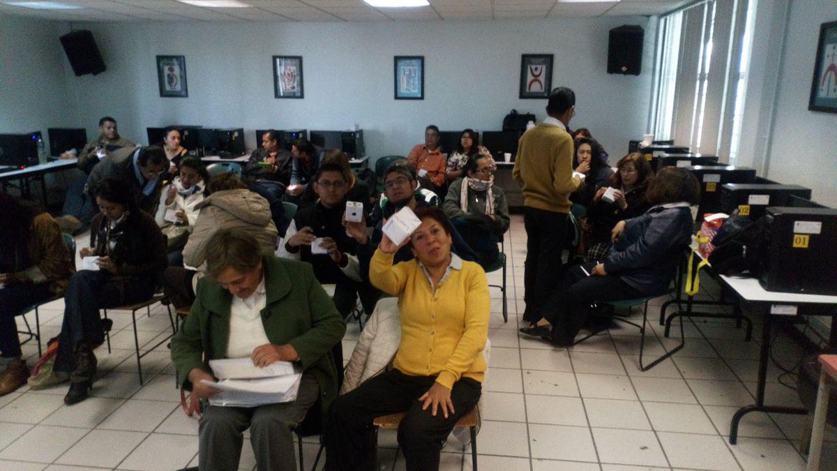 ConalepTlalne2_'s tweet photo. Reunión de Trabajo Colegiado. Afinando las estrategias para mejorar el desempeño de nuestros alumnos y alumnas. @Enrique_MenV @conalepmex https://t.co/TFQIDodjey