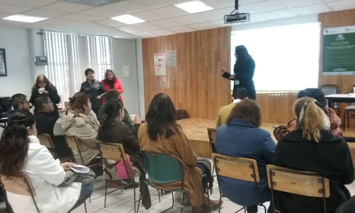 ConalepTlalne2_'s tweet photo. Reunión de Trabajo Colegiado. Afinando las estrategias para mejorar el desempeño de nuestros alumnos y alumnas. @Enrique_MenV @conalepmex https://t.co/TFQIDodjey
