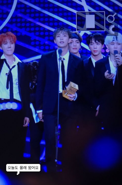 namjunemolle's tweet photo. MAMA RM https://t.co/jaetDzorzg