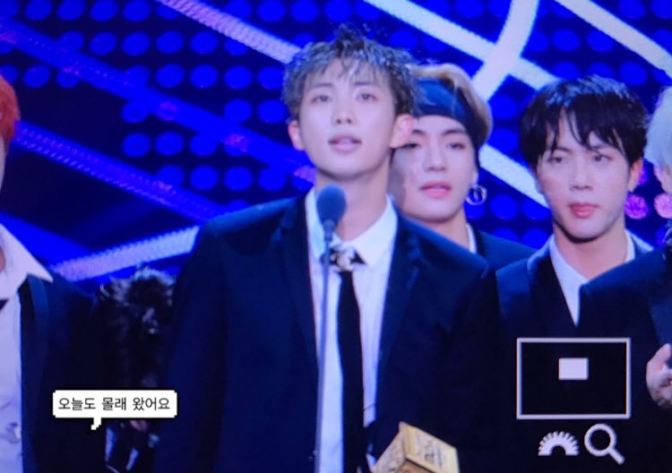 namjunemolle's tweet photo. MAMA RM https://t.co/jaetDzorzg
