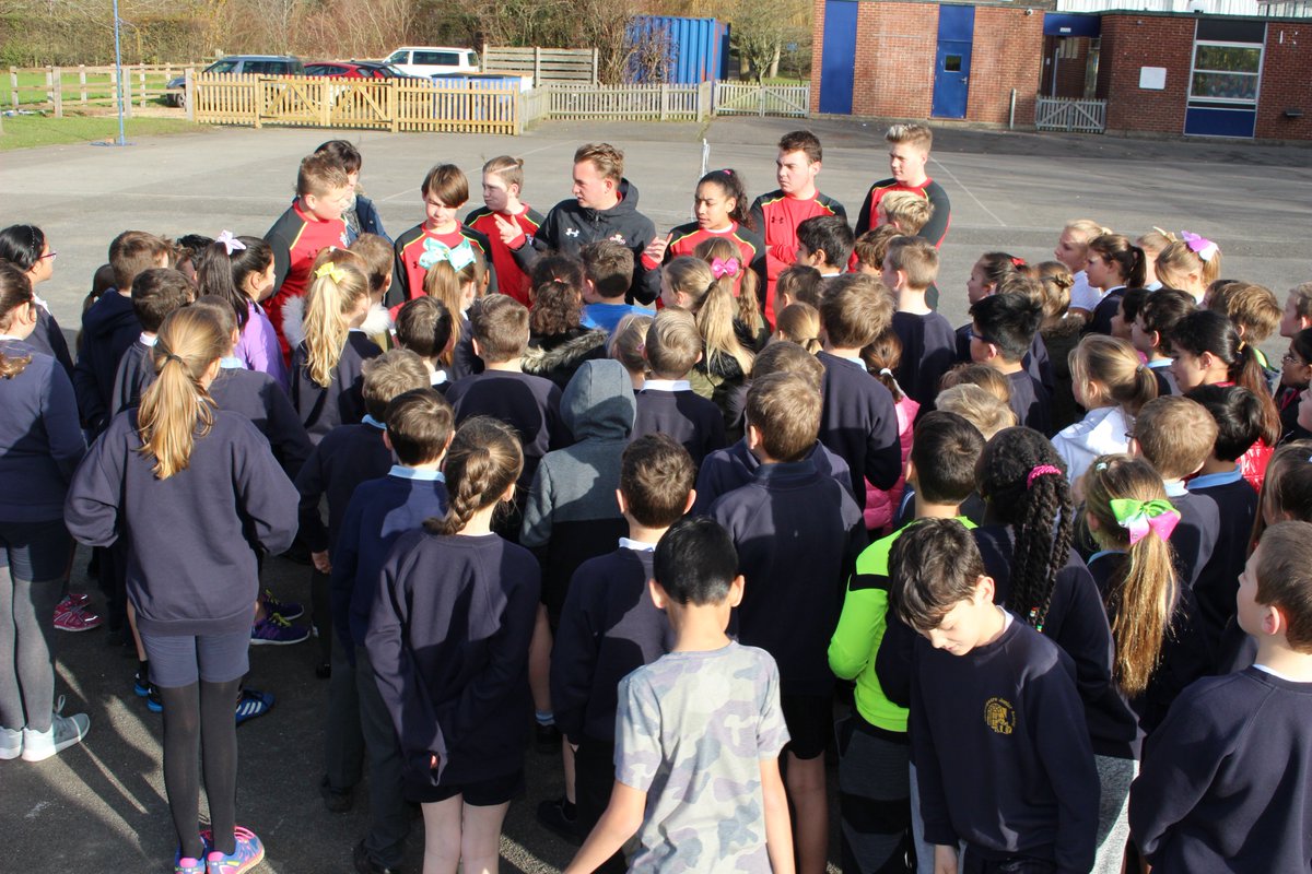 SFC_Foundation's tweet photo. #SaintsConnect participants from @Crestwood_DfE delivered a sports event to 90 pupils from Shakespeare Junior School this week, as part of their Leadership Award! π https://t.co/vtYmILOwo0
