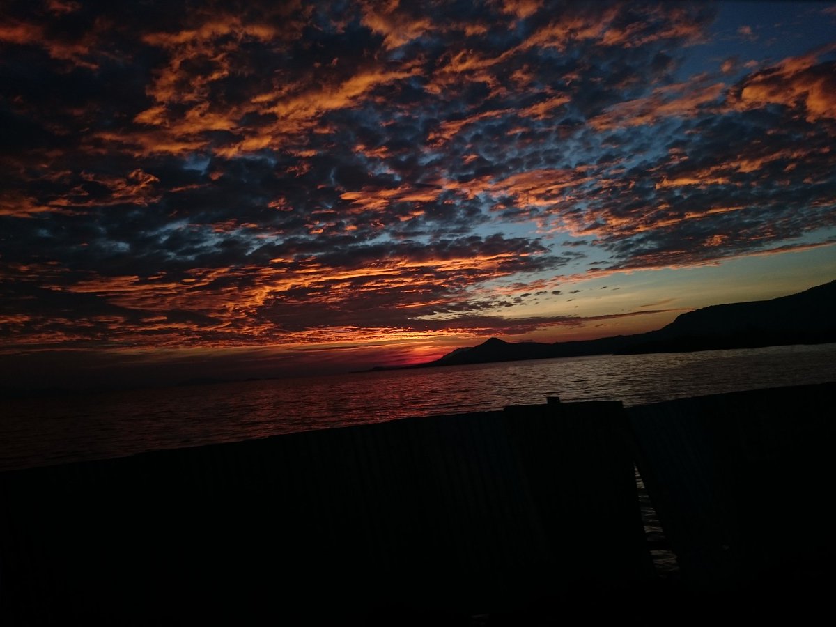 EbosoAnne's tweet photo. Rusinga Island's magical sunset as captured by @Owaahh (during #RusingaFest2015) ❤️❤️❤️
#RusingaFest2017Loading #TwendeWestern #TembeaKenya #ThisIsMyKenya https://t.co/T95ItnutPn