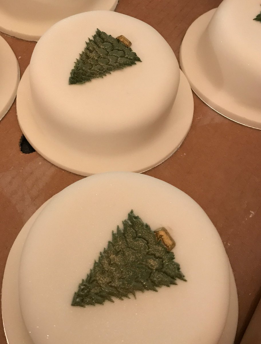 Final preparations tonight for tomorrow's Christmas Fair on #Watlington #highstreet 10-2pm #butlocal #SmallBusinessSaturday