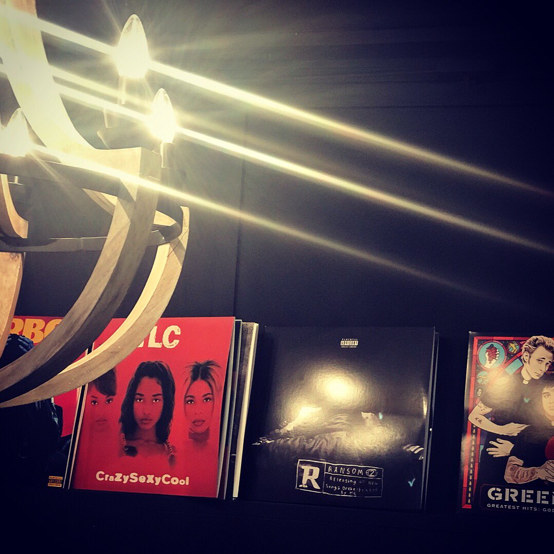 COLORSkouki's tweet photo. #拡散希望RT
遂に明日Openです。
・
・
たくさんのご来店
お待ちしております!
2017.12.2
・
・
NEW Store START
・
・
【ricordo】
・
・
#ricordo #guessgreenlabel #joyrich #halfmanusa #champion #denimbyvanquish #fragment https://t.co/KMmlayn7WA