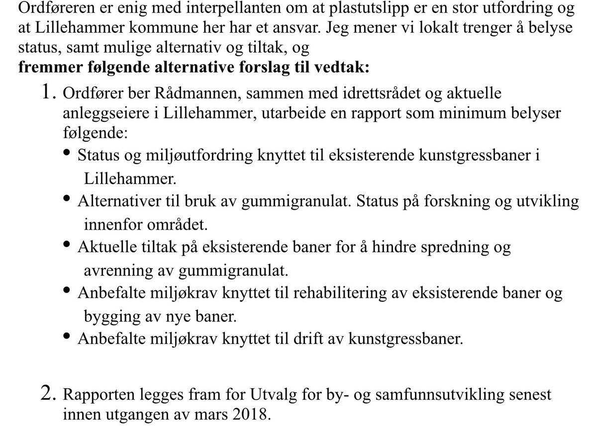 GronnLars's tweet photo. Ordføreren var enig med meg. Plastforurensing er et problem. Det blir full gjennomgang av #kunstgressbaner på #Lillehammer. @partiet @MDGLillehammer @MDGOppland @GreenpeaceNorge @Naturvern @WWFNorge @FIVH #forurensing #plastforurensing https://t.co/766P45t12j
