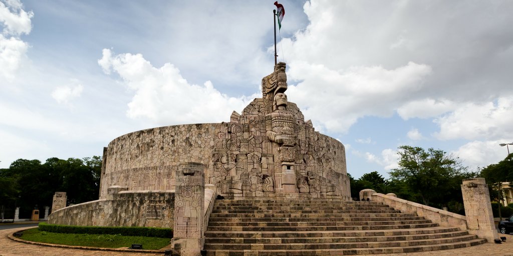CancunDotCom's tweet photo. #DestinationFriday: if you love 16th century colonial style #architeture, come visit one of the largest in #Merida! https://t.co/ANhwQfILsj #Cancun #Mexico #Travel #Vaction https://t.co/uWMBSZlqQn