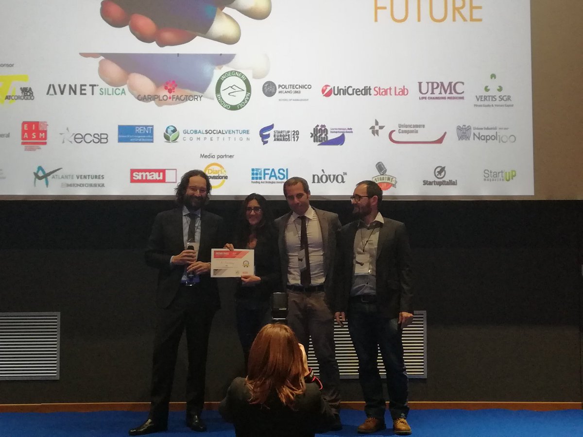 daniela_smau's tweet photo. Complimenti a #RFactory @UninaIT che oggi ha ricevuto il Premio #Smau al #PNI2017 https://t.co/NHJDMlK1ZK https://t.co/G7tANdYklg