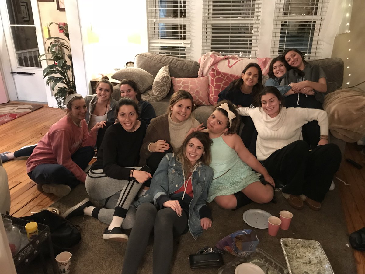 We had so much fun at our #friendsgiving last night! So Happy that Lilly was there too!! #udgphib 💖🌙