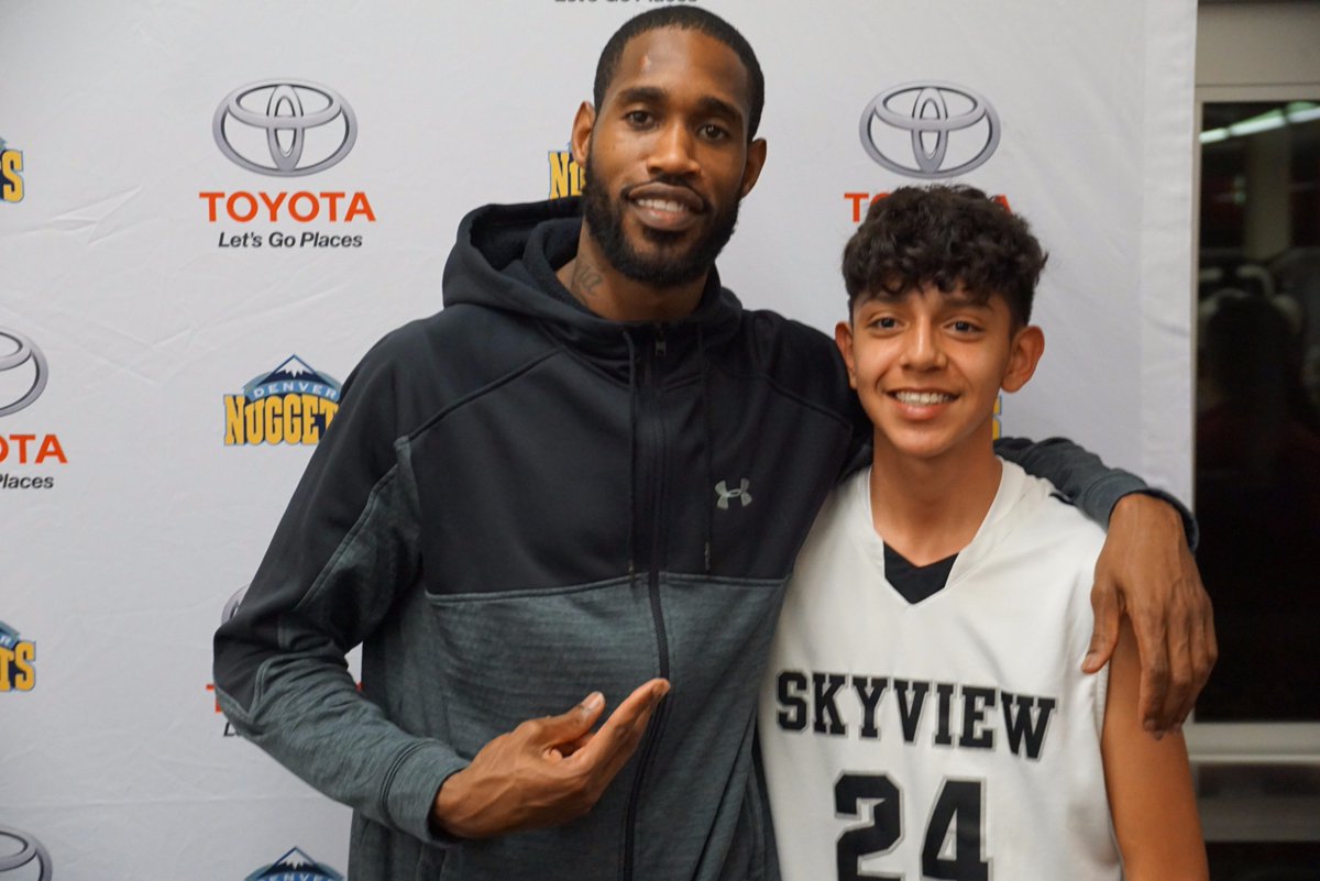 MapletonSchools's tweet photo. Thank you @WillTheThrillB5, the @DNDancers and @TheSuperMascot for coming to Skyview Campus for the boys basketball season opener! #GoSkyview #GoNuggets https://t.co/ORLo21YtRA