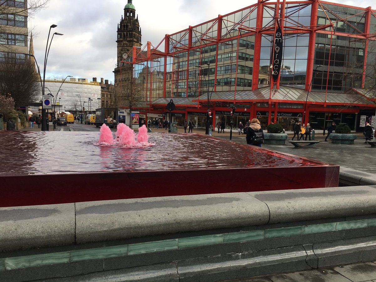 ExpressShef's tweet image. Water fountains in #Sheffield turned red today for #WorldAIDSDay. Read more here: #sheffieldissuper

sheffieldexpress.jusweb.co.uk/2017/12/01/fou…
