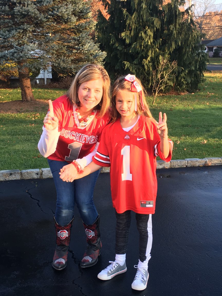 ClaireOnSports's tweet photo. @Markpacker @MattLeinartQB @spinnershells just realized you are theeenif my favorite people...that I technically donβt even know #weirdbutfun just two Buckeye Chix ready to beat down Wisconsin https://t.co/ObDclRy3uX