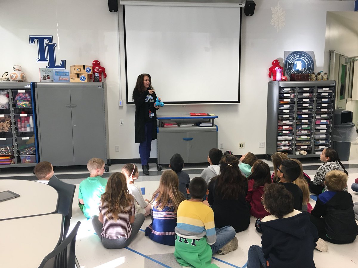 MicheleWagg's tweet photo. Thank you @TLSHawks @CamHeightsSTEM @LPSSApanthers @PVSD_LasPosas @AlexanderTLS for an inspiring tour of @PVSDCamarillo #makerspaces #steamlab #projectlab #ifyoubuildittheywillcome #mesamoments https://t.co/AA0AOKZRtJ
