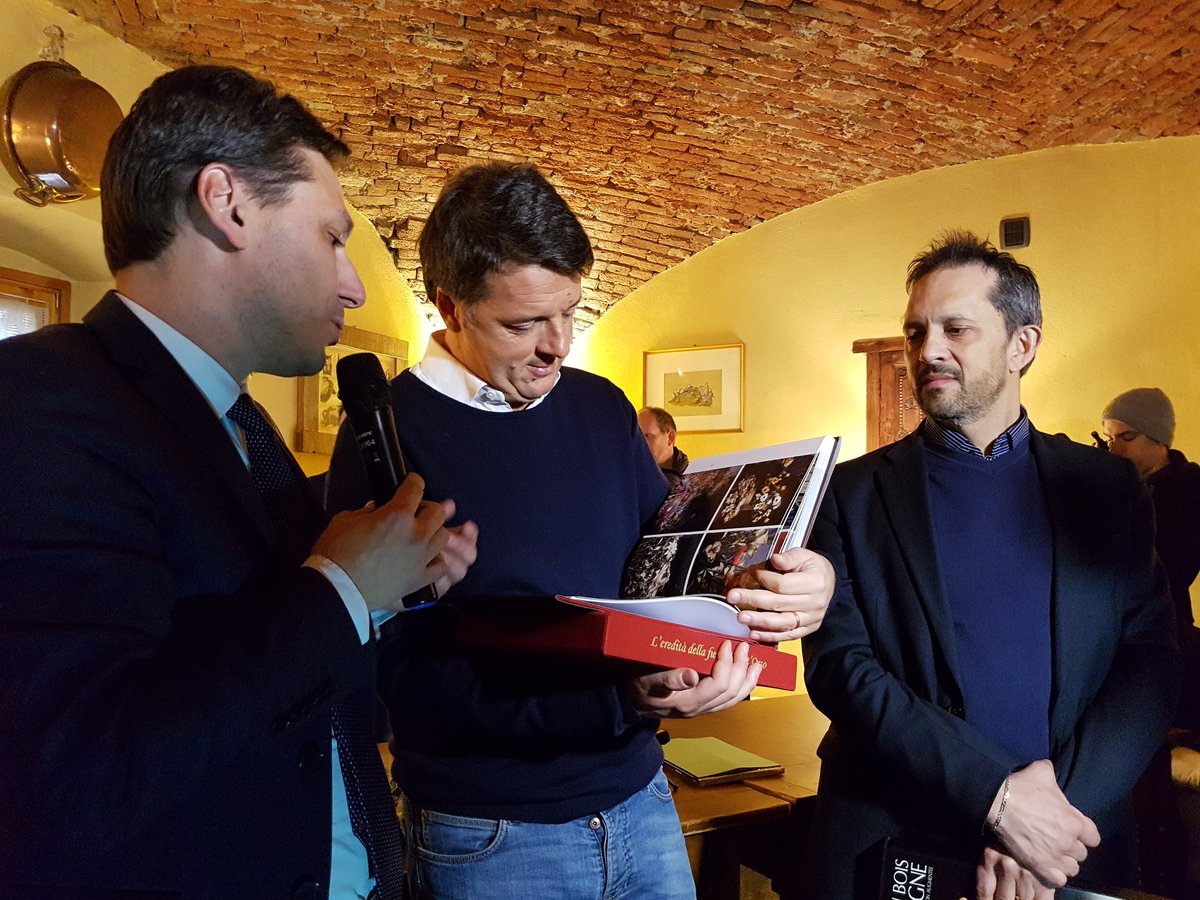 Il Segretario del <a href="/pdnetwork/">Partito Democratico 🇮🇹 🇪🇺</a> <a href="/matteorenzi/">Matteo Renzi</a> oggi a Nus per incontrare gli operatori del settore turistico invernale e gli allevatori.
All'incontro c'era anche l'Assessore <a href="/guichardaz/">Jean-Pierre Guichardaz</a> che ha donato al Segretario alcuni libri della Fiera di Sant'Orso #DestinazioneItalia #trenopd