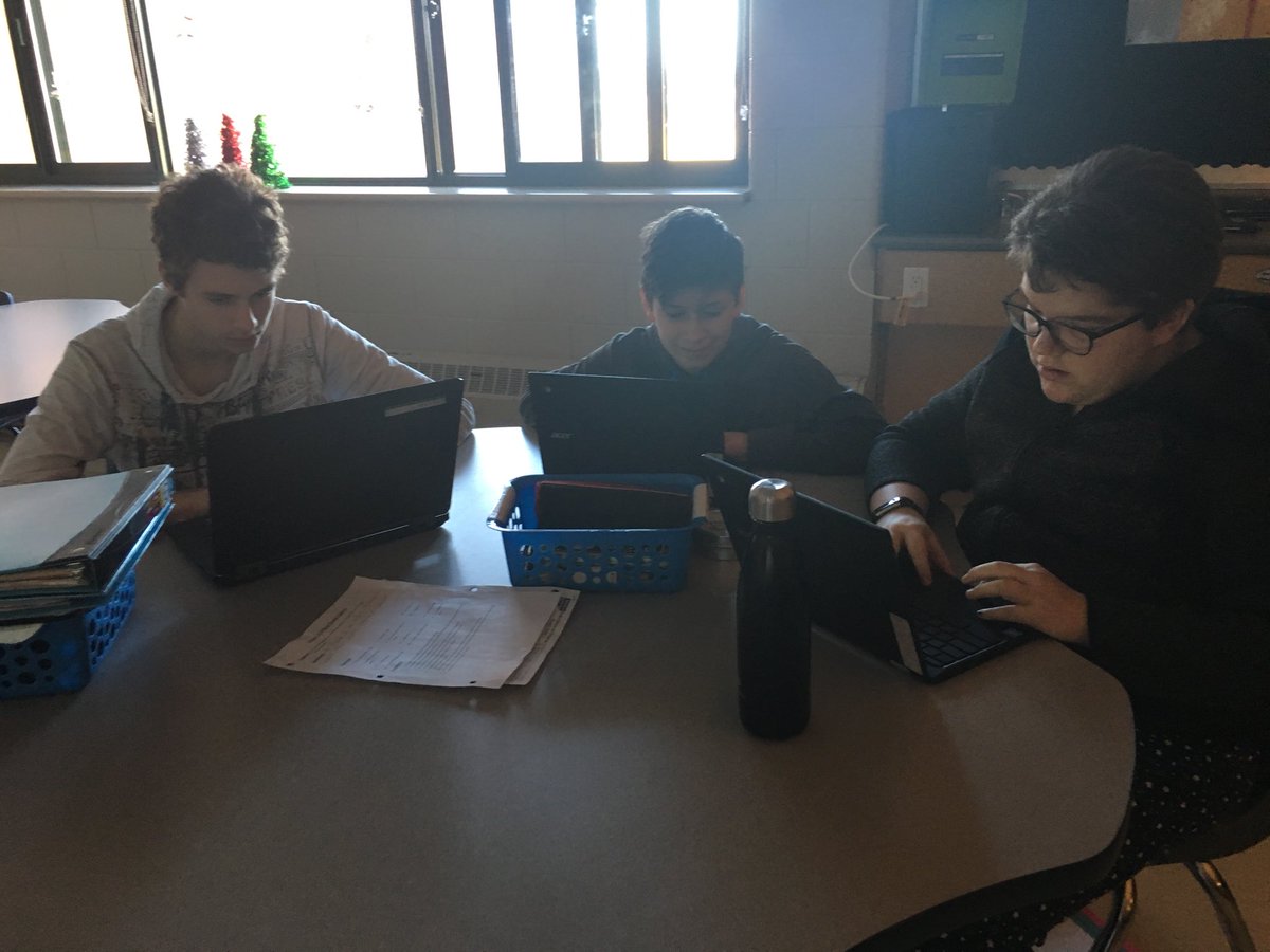 kmads03's tweet photo. STG Ss @npsc_schools having a blast #npsccodes #HourOfCode2017 https://t.co/IDw2XXG5iU