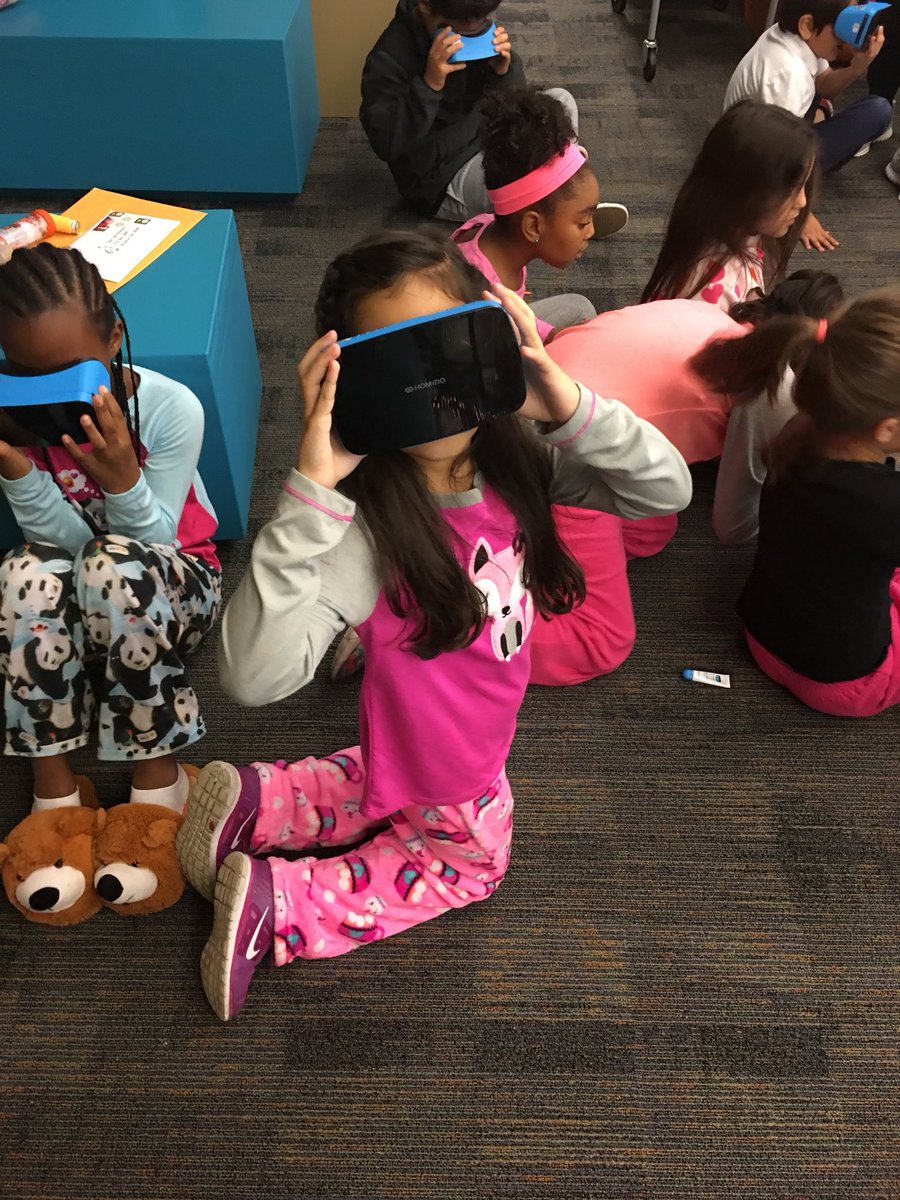 MsWamplerGHES's tweet photo. Such a cool experience on a “field trip” about fossils with the @Google Expeditions goggles!  #3rdgrade @HarrisRM_DSES @DSESMediaCenter https://t.co/lPZdndcro8