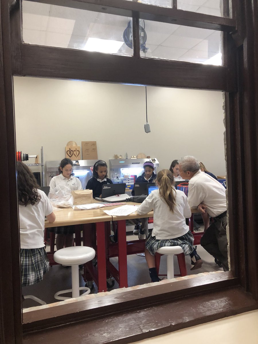 Nicole_Janz's tweet photo. We are working hard on our STEAM project in the maker space.  #ashrosary https://t.co/NAuVYQNz5w