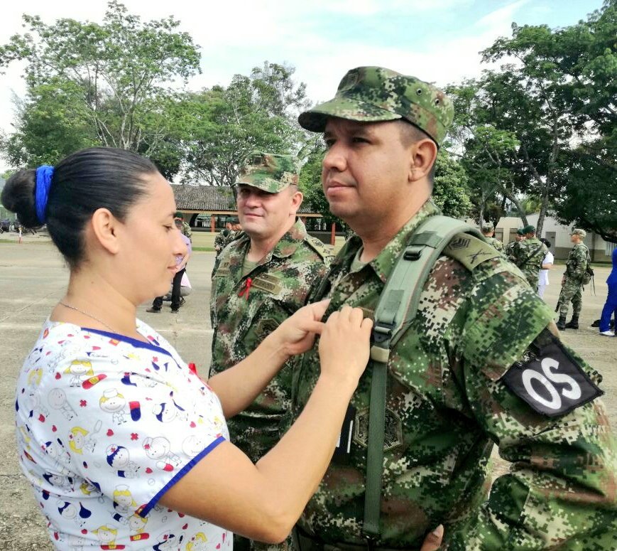 Ejercito_Div5's tweet photo. Nuestros héroes #FTZeus también se unieron a la conmemoración de la lucha contra el VIH/Sida, jornada liderada por el Dispensario Médico en #Chaparral https://t.co/VjrKt2PLkV