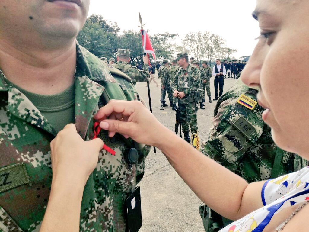 Ejercito_Div5's tweet photo. Nuestros héroes #FTZeus también se unieron a la conmemoración de la lucha contra el VIH/Sida, jornada liderada por el Dispensario Médico en #Chaparral https://t.co/VjrKt2PLkV
