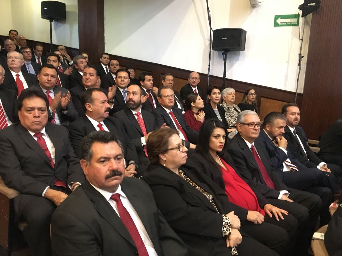 CabelloGtz's tweet photo. Presente en la #TomaDeProtestaRiquelme  como Gobernador Constitucional de nuestro Estado @mrikelme https://t.co/Sfo0IcSC8w