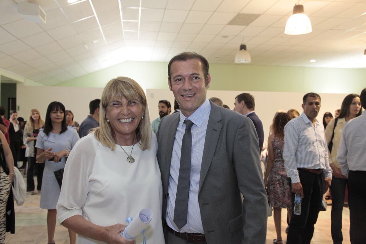 OmarGutierrezOk's tweet photo. En el acto de entrega de diplomas a Diputados Nacionales y Concejales (Neuquén Capital). Convencido que cumplirán con vocación de servicio la gran responsabilidad y compromiso que el pueblo les ha otorgado. https://t.co/ihuDq8Cduz