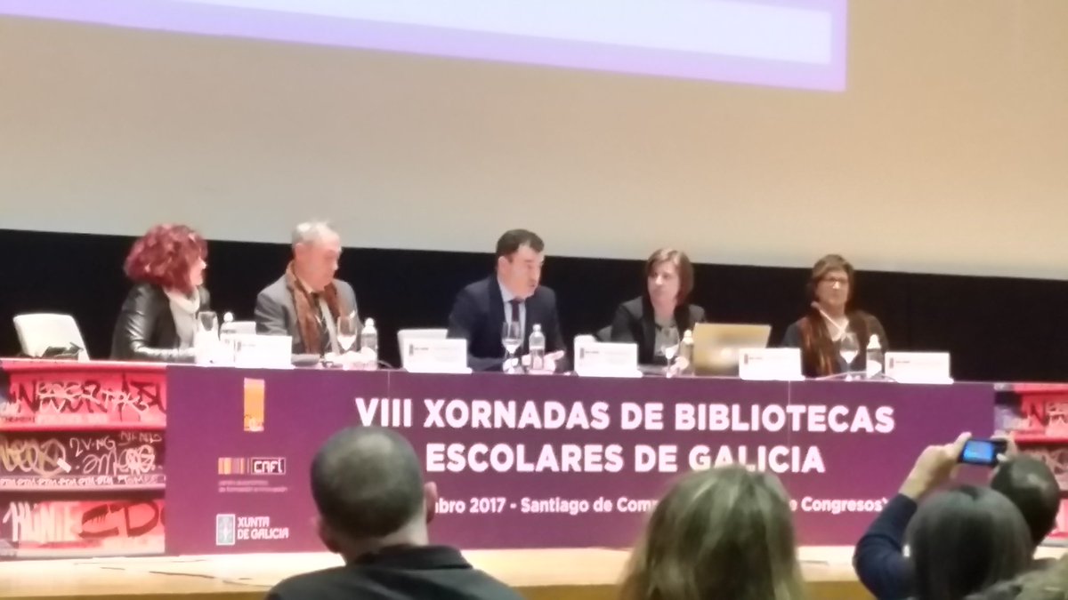 ReCAntosdaAula's tweet photo. #BEGA17 O Conselleiro lembranos dos aspectos inclusivos con respecto a espazos e sinalizaciòn nas bibliotecas https://t.co/d89osJ1wiF