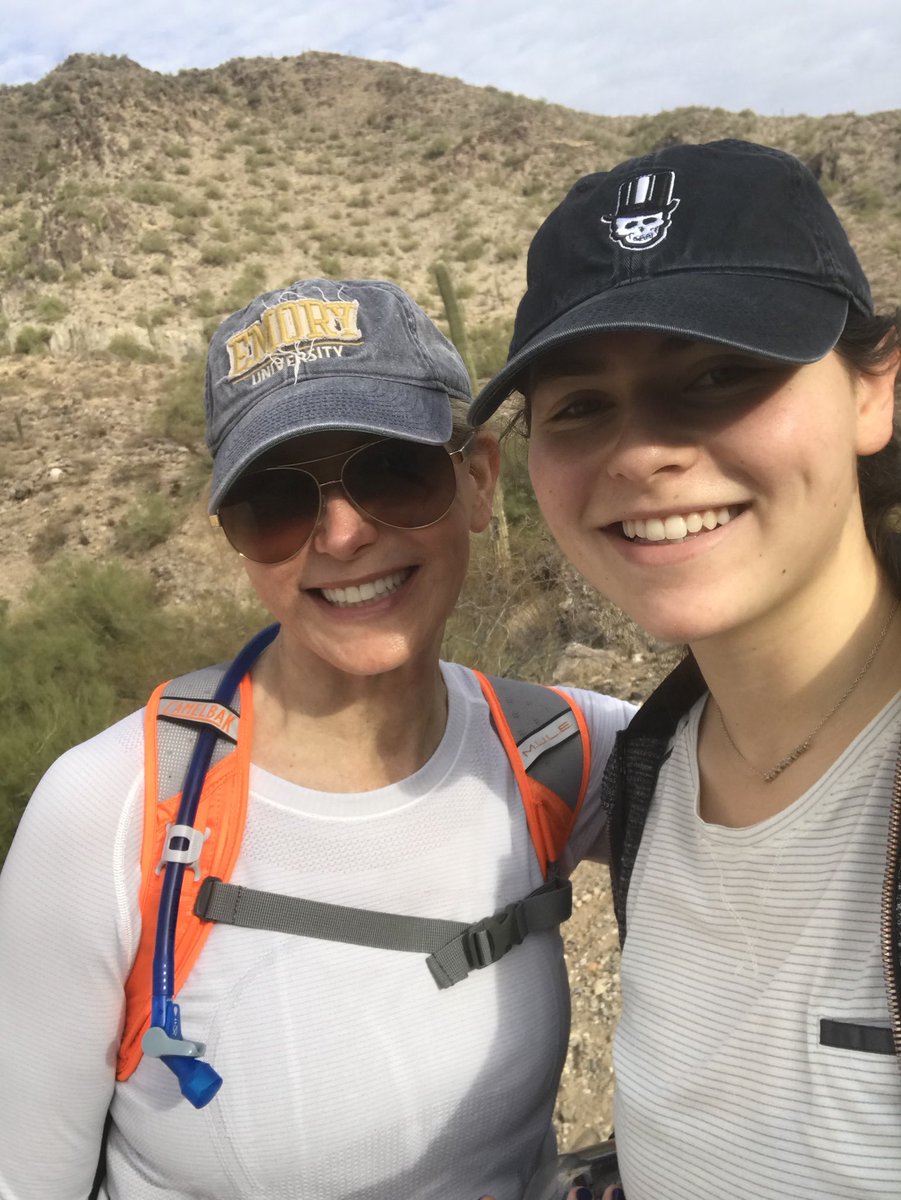 JamieHerzlinger's tweet photo. The greatest start to the weekend! A beautiful hike with my baby! ❤️#jamieherzlinger https://t.co/nKiBvs54pI