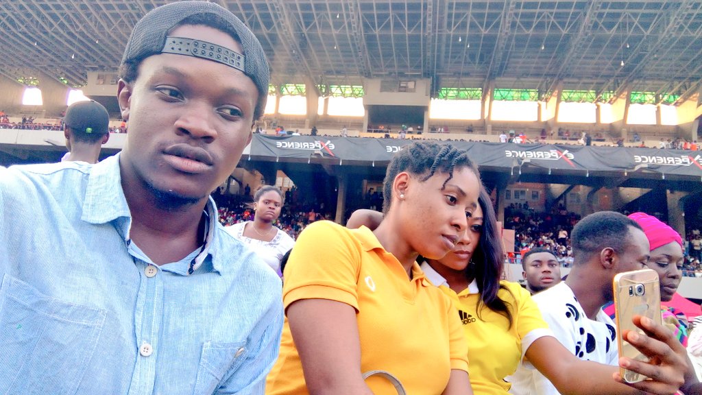 GidiVarian's tweet image. Live at The Experience 12 #PraiseOverflow