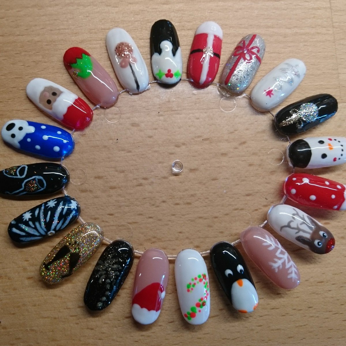 EssenceBeautyNE's tweet photo. Christmas &amp; New Year nail art. Freehand design. Not sure which is my fav🤔 #gellux #salonsystem #nailtec #nails #nailart #christmasdesigns @salonsystem https://t.co/2jjomVbyEE