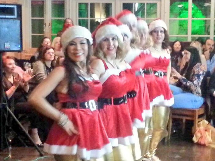 InfinityBelly's tweet photo. #1stOfDecember. It’s beginning to look a lot like Christmas! Looking forward to performing at a private Christmas party in the West End of #London #infinitydance #bellydance #bhangra #bollywood #dance #dancerslife https://t.co/K1k2v4RpZV