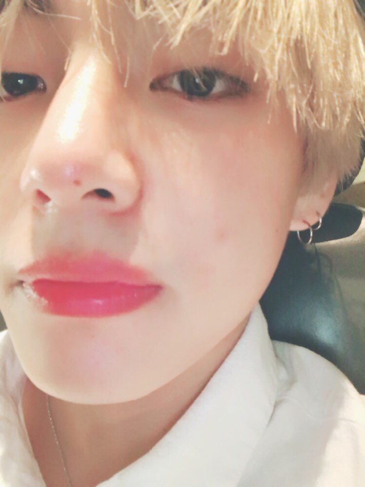 Vhyung_Arabfans's tweet photo. 171201 || ุชุญุฏูุซ ุชุงูููููู ุนูู ุชููุชุฑ:
"ุจูุถู ุงูุขุฑู
ูุฒ ุงูุชุงูู ูุง ุชุฒุงู ู
ุฑุชูุนู ุนุงููุงูุ ุญุงู ุงูููุช ูุฃู ุชูุฒู ูููู ูุง ุงุณุชุทูุน ุงู ุฃุฑุงูุงุ ูู
ูู ุงู ูููู ุฐูู ูุงู ุงูุบููู
ุชุบุทููุง.. #LetsPurple ๐๐
W~ https://t.co/mVXco2DYtQ