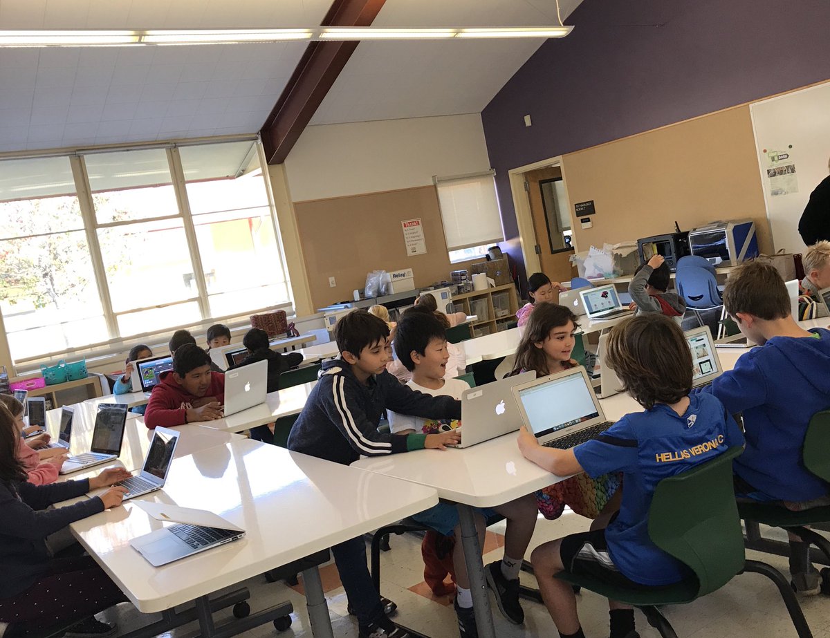 threilly's tweet photo. Students are totally engaged in #HourOfCode !!! Thx @Eliza_Leach !!! @AlmondEagles @lasdk8 #lasdstem https://t.co/OpwReSDzXV