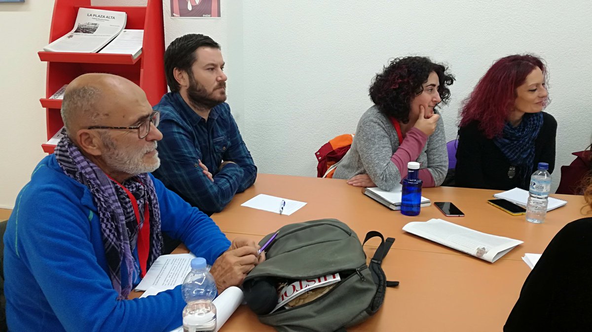 Podemos_EXT's tweet photo. Antes del acto #ConectarEspaña  reunión sobre plurinacionalidad con @meripita44  hablando de la solidaridad entre los territorios y de cómo construir un país de países https://t.co/5zJBehZctD