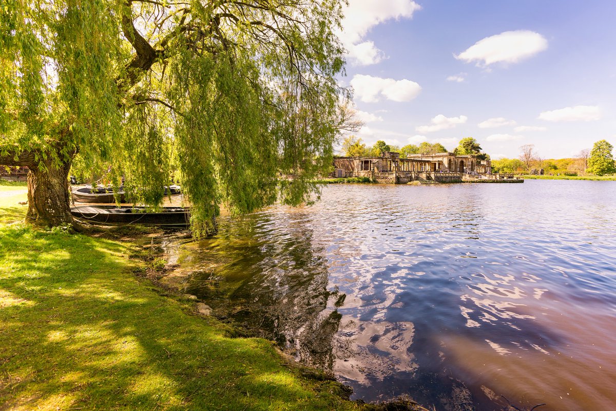 1Candy1Man's tweet photo. Missing #April 2017 there were some really pretty days so green and blue it hurts to see it now. #Hever-@hevercastle, #Painshill-Park and #Riegate Hill, the year has gone so fast. #500pxrtg https://t.co/ekdHRLaY0j