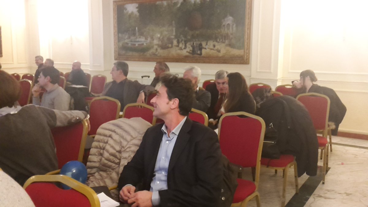 PaolaBillia's tweet photo. #eventometrico @nttdata_it @gufpi_isma discussione vivace e colorata https://t.co/41FgbVan7N