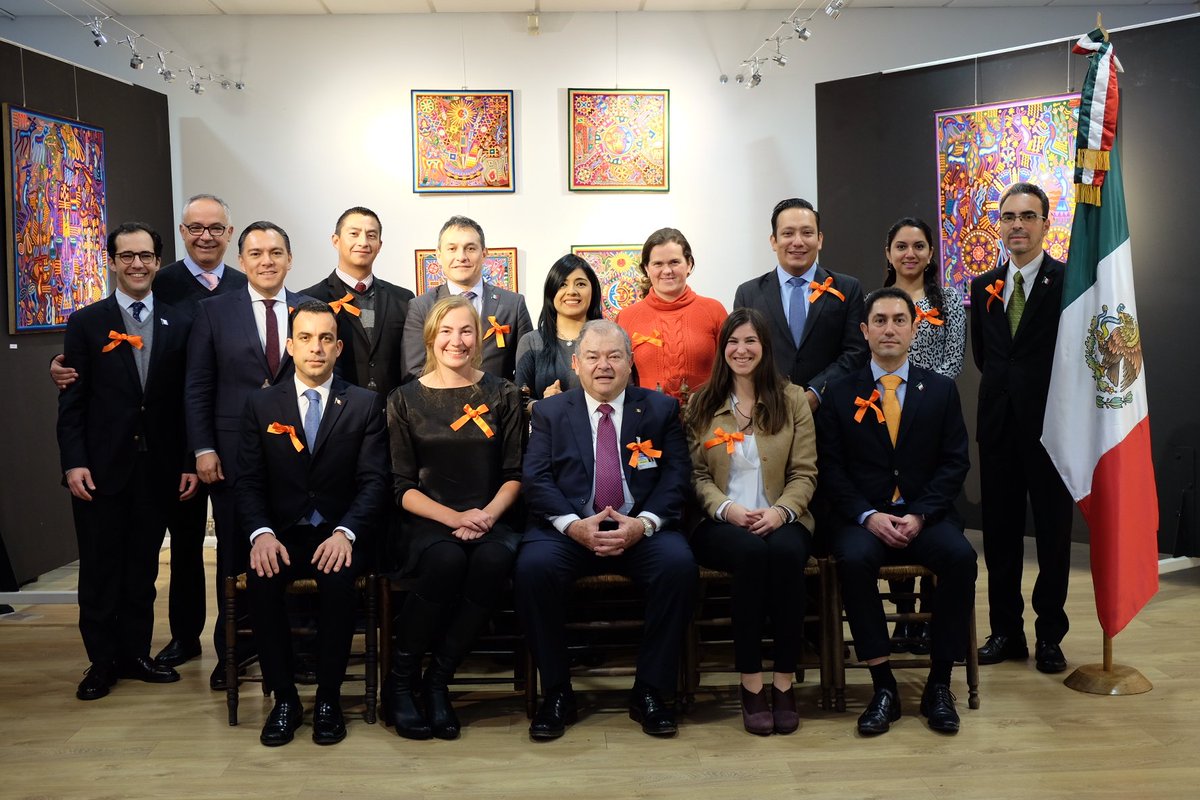 La Embajada toda la semana se pintó de naranja. Dí no a la violencia contra las mujeres.