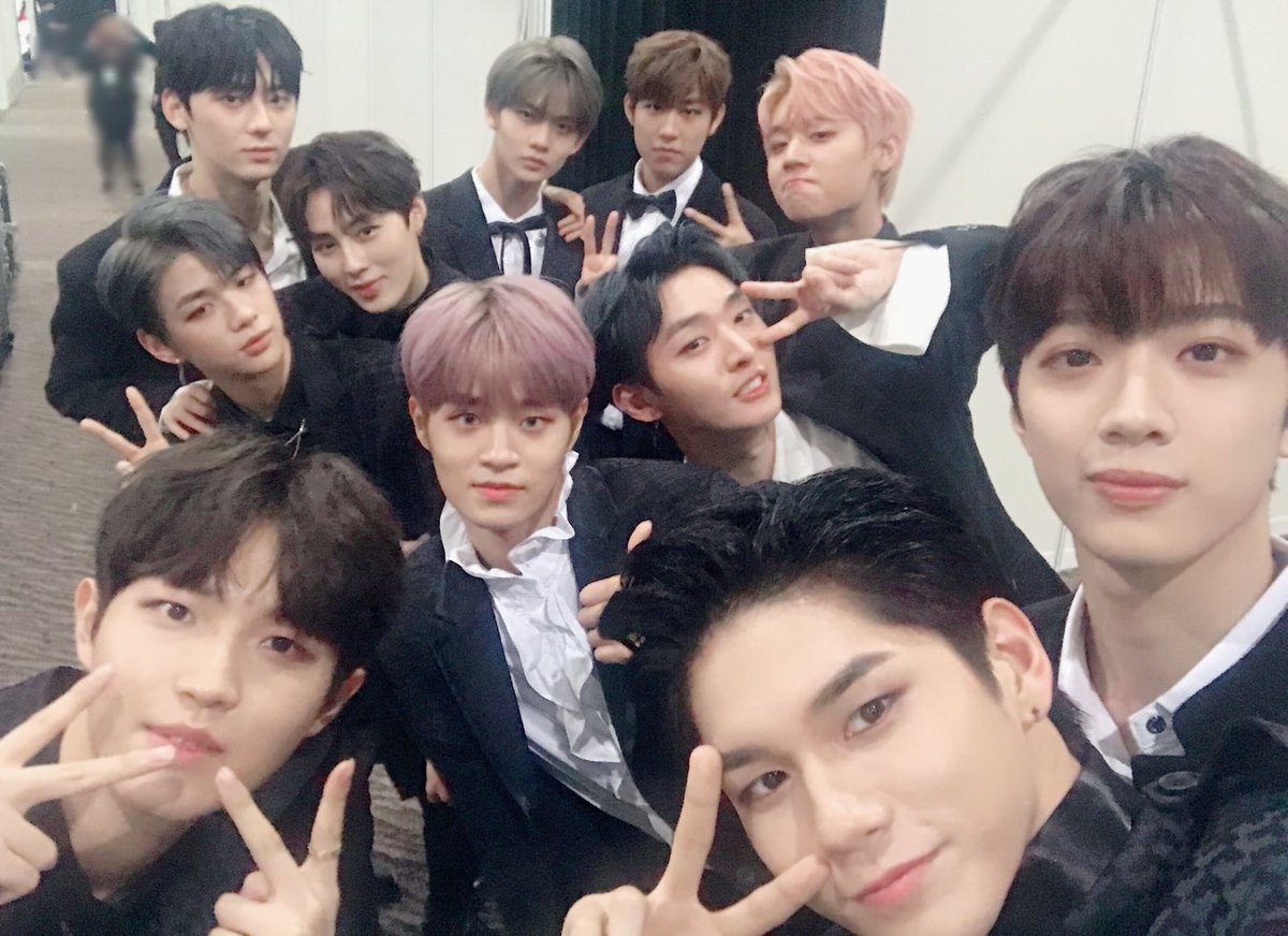 WannaOne_twt's tweet photo. [#워너원데이] 늘 기도하며 소망했었던 일들이 우리 워너블 덕분에 하나하나 이루어졌고, ‘2017 MAMA’라는 꿈의 무대에서 다시 한 번 헤아릴 수 없이 크고 소중한 마음을 받았습니다. 워너블 덕분에 늘 행복한 워너원이라서 감사합니다🙏🏻 우리 워너블~ 사랑합니다!!💕 #워너블_남자그룹상_고마워요 https://t.co/U847FQC7wx