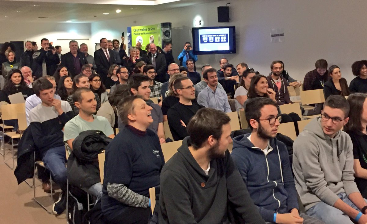 n_w_x's tweet photo. Le Hackathon #Siliconvalasse est lancé ⏱🎉 24h pour imaginer un dispositif numérique qui répond aux enjeux de l'Economie circulaire. Go go go 💪 https://t.co/ZqM58HbIhO