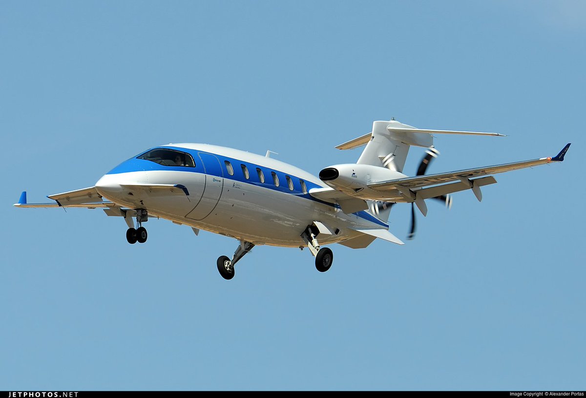 Welcome to December! Have a great weekend! <a href="/AvantiEVO/">Avanti EVO</a> <a href="/PiaggioA/">Piaggio Aerospace</a> (image by jetphotos.com) #flygreen #flyprivate #business #Travel  #luxurylife #FridayFeeling