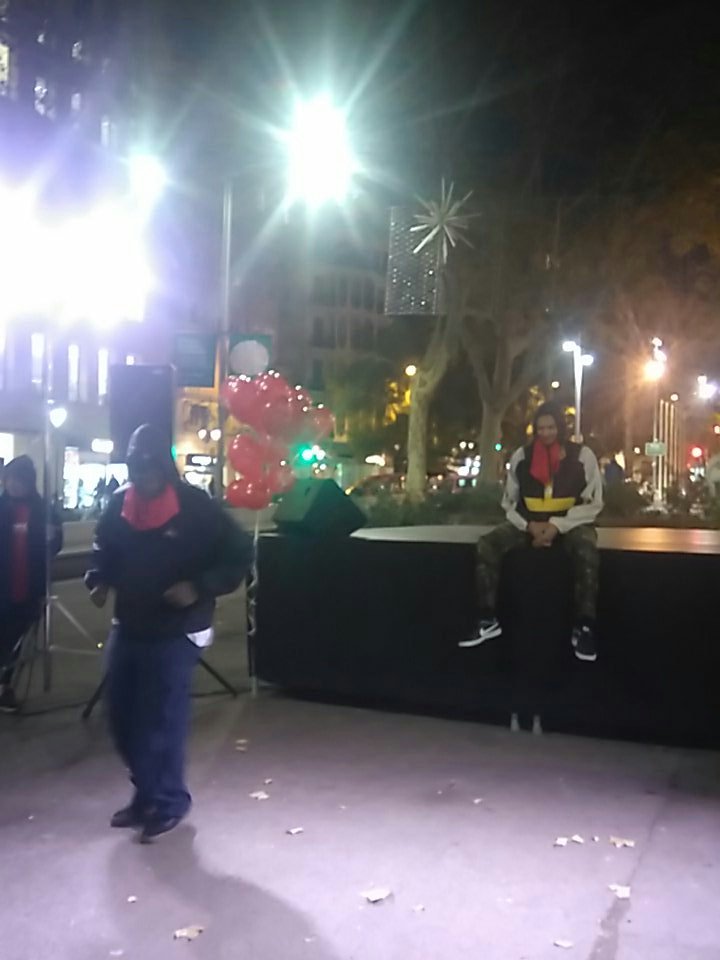 Comite1desembre's tweet photo. Street Life Bcn em directe als #Jardinetsdegracia #DMS2017 #VIHQDRETS https://t.co/A57cNpJLKq