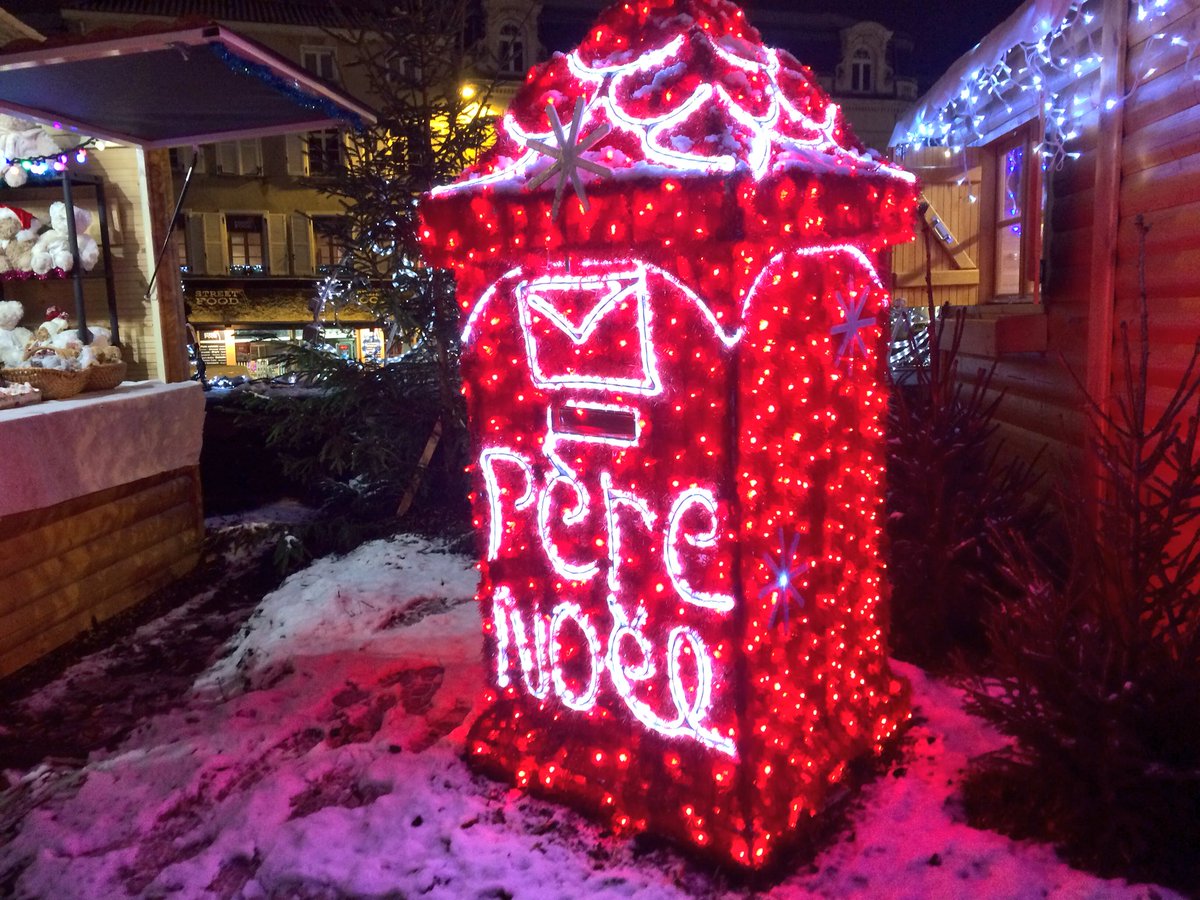 Inauguration du village #NoelALimoges place de la République en présence du Maire <a href="/ERLOMBERTIE/">Emile Roger Lombertie</a>, d’élus locaux et de nombreux limougeauds