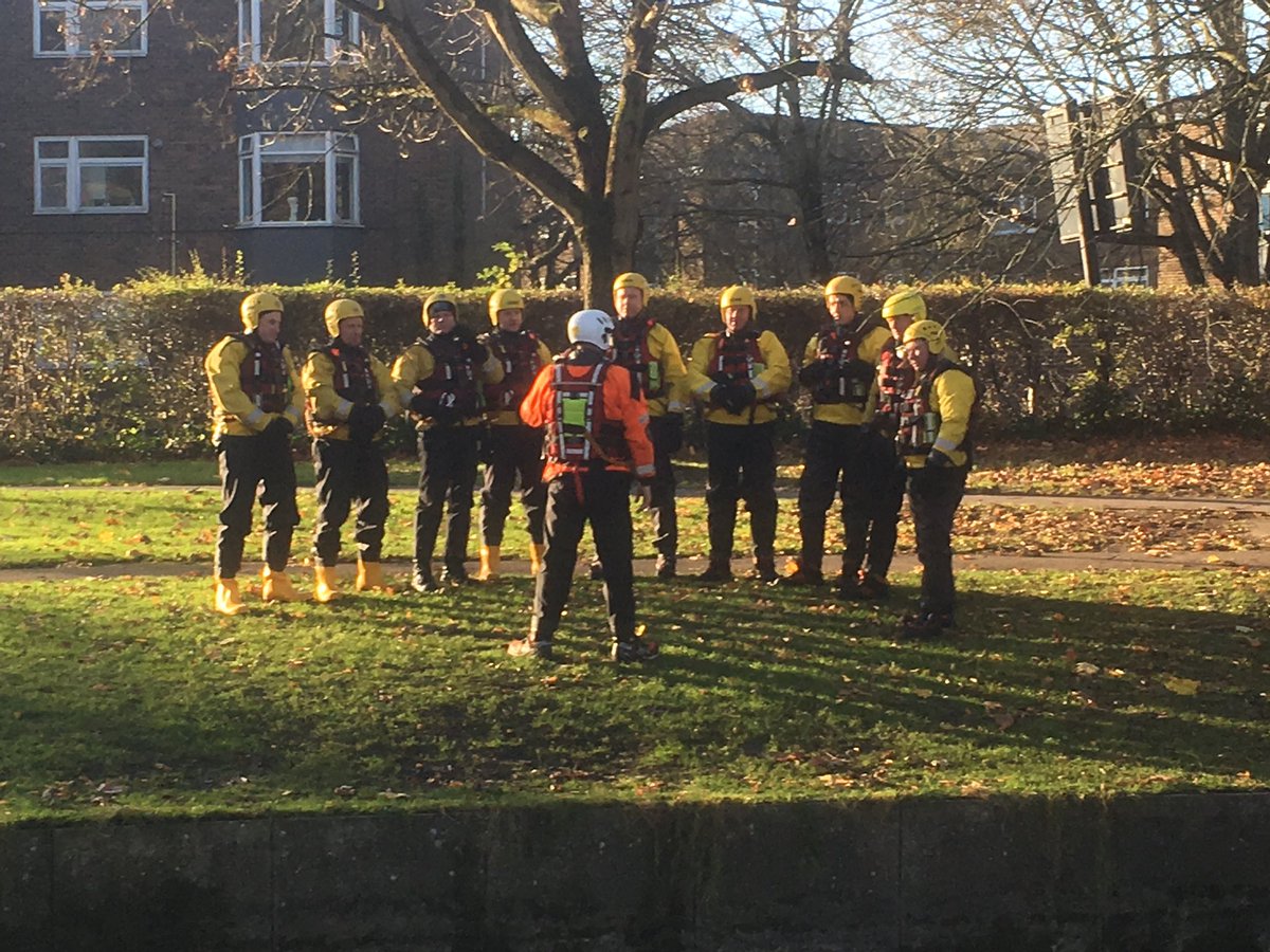 Basingstoke_01's tweet photo. Today some of W/W have been carrying out water rescue refresher training with @HFRS_Academy #nottoocoldtottrain #always learning https://t.co/ZAdpbYvFCe