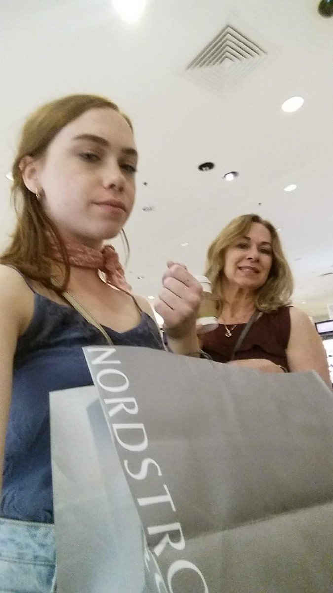MizellLiz's tweet photo. @Fossil_Hill @MrGertsch @BoswellFHMS @spmaschal @guessmom @ulyapay Christmas #Fun2017 Shopping with my girlie girls! https://t.co/hinCkglYRk