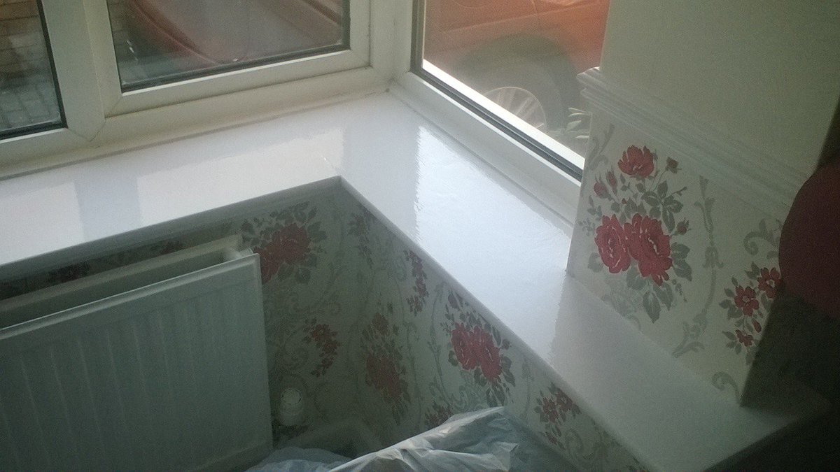 DSfreelance's tweet photo. Painted some window seals looking nice ready for crimbo. https://t.co/w7fjdT5Qyc