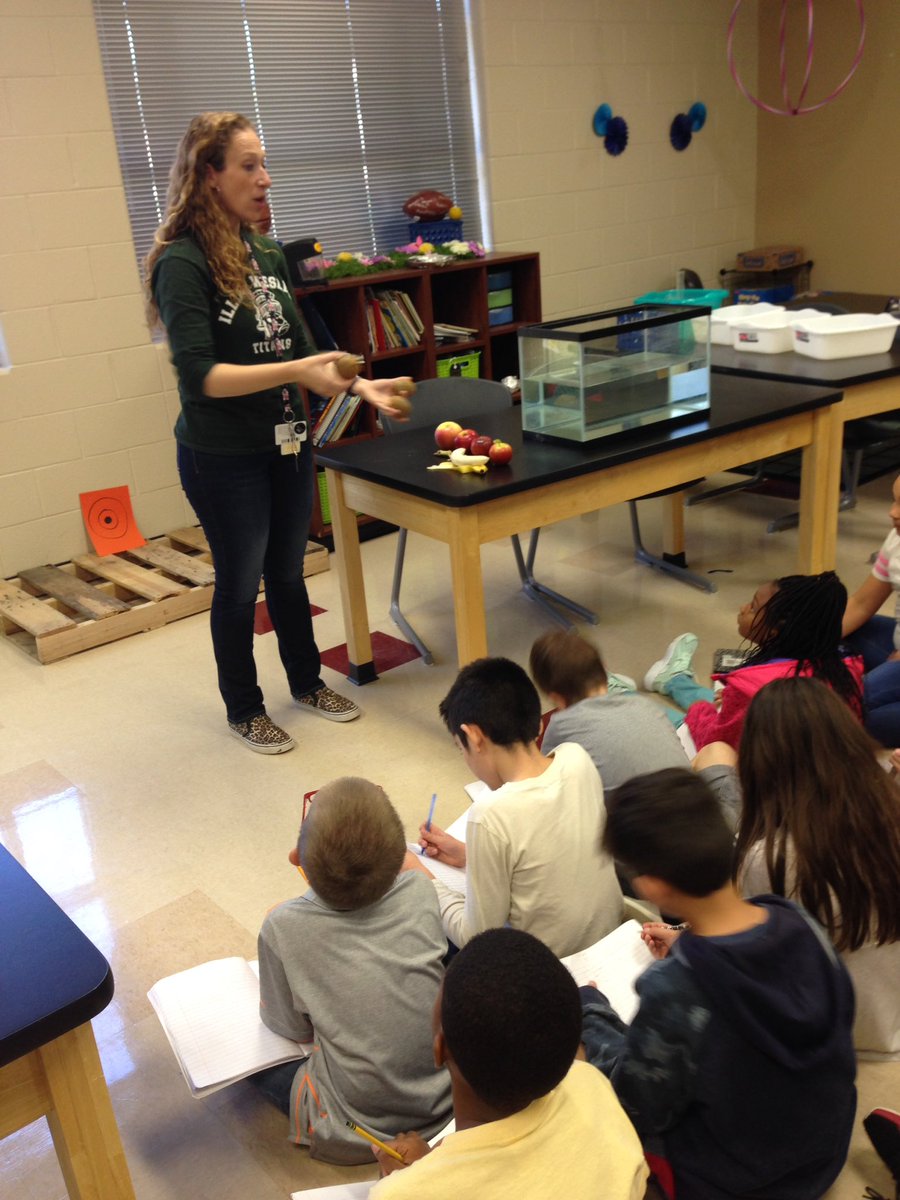 stefanyag's tweet photo. Mind blown...a watermelon floats! Testing density of different fruits. @HumbleISD_LSE #LeopardSpotting @Humble_Science https://t.co/JcaUCpdbC7