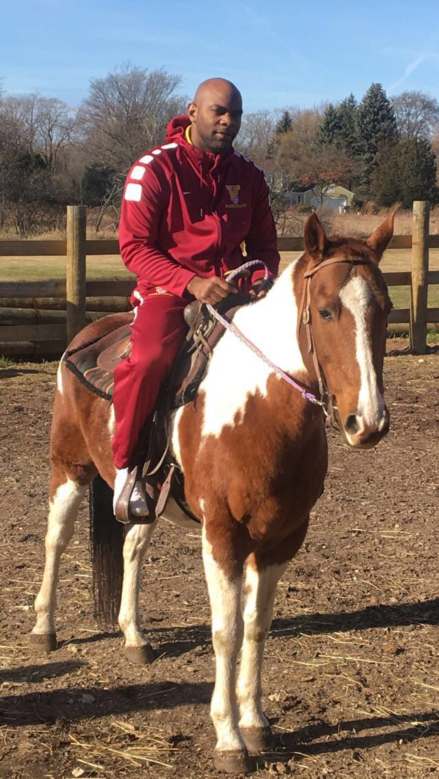 MPSVincentHS's tweet photo. Principal Burns demonstrated how to ride a horse today! #theurbancowboy #AGislife #MPSproud https://t.co/iup5Iw2uID