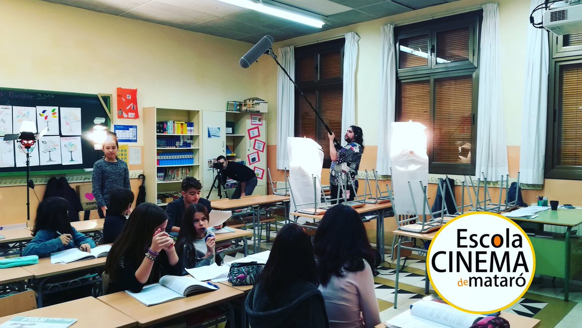 ECMescoladecine's tweet photo. Genial 🎬🎥👌 La cantera! #escoladecinemademataró #alumnes #interpetació #joves #extraescolars #ecm #educatumirada #Gencat #ampa #escoladecine #actors #kids #actorius #cinematography #bcnworld #timeout #rodatges #rodaryrodar #maresme #mataró #culturamataró https://t.co/3ekT4a0sTx