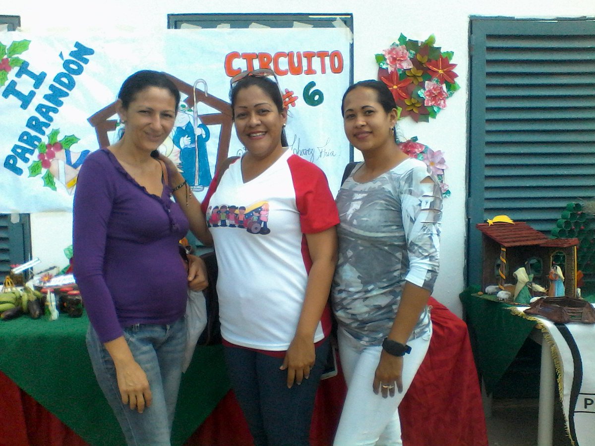 CDISANTAINES's tweet photo. Acompañada de las Colegas Chambista gracias al apoya de nuestro Presidente Nicolás Maduro por el apoyo a la Modalidad de Educación Especial! https://t.co/rZshQFsFcq